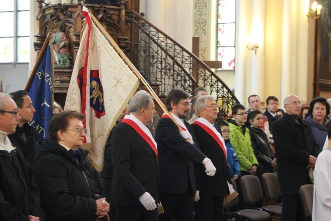 W katedrze obecny był sztandar Towarzystwa Miłośników Lwowa i Kresów Południowo-Wschodnich 