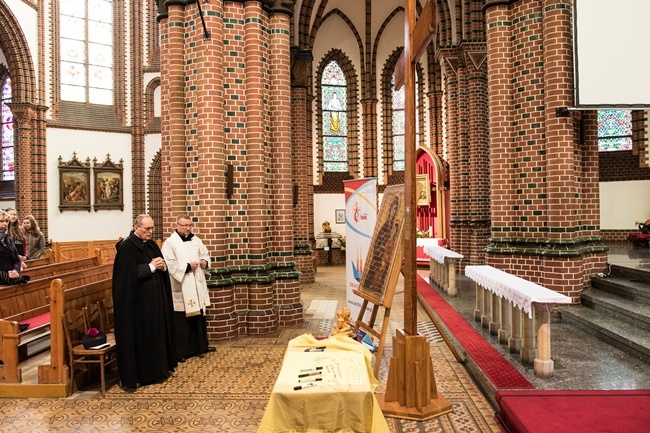 Symbole ŚDM w parafii pw. św. Henryka