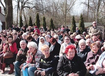  W uroczystości, poza ordynariuszem łowickim i kapłanami, uczestniczyły tłumy wiernych