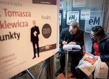 Wśród autorów promujących swoje książki znaleźli się także nasi redakcyjni koledzy: zastępca redaktora naczelnego ks. Tomasz Jaklewicz (na zdjęciu), Barbara Gruszka-Zych, Agata Puścikowska i Krzysztof Błażyca