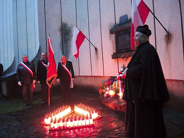  Ks. prałat Krzysztof Ryszka przewodniczył w Bielsku-Białej modlitwie za ofiary katastrofy prezydenckiego samolotu