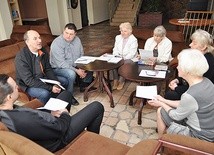 Podczas rekolekcji, oprócz wspólnej modlitwy, odbywały się także spotkania w grupach, podczas których uczestnicy mogli swobodnie dzielić się swoimi spostrzeżeniami na temat Kościoła