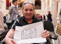  Stanisława Pałętka z odbitką swojej grafiki