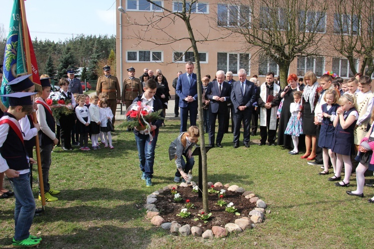 Ogólnoszkolny projekt "Katyń - Pamiętamy"