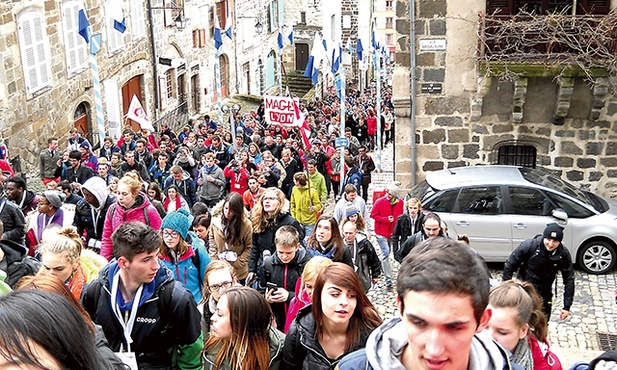  U celu pielgrzymkowej drogi wspinali się do sanktuarium Notre Dame du Puy 