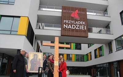 Nadzieja przyszła przez krzyż