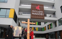 Nadzieja przyszła przez krzyż