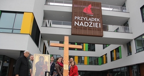 Nadzieja przyszła przez krzyż