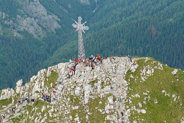 Krzyż postawiony na Giewoncie ponad sto lat temu