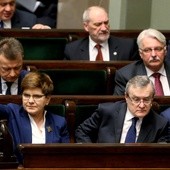 CBOS: Zwolenników rządu więcej niż przeciwników