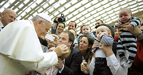 „Radość miłości przeżywana w rodzinach jest także radością Kościoła” – tak zaczyna się adhortacja Franciszka