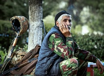 Ormiański ochotnik z oddziału walczącego w okolicach miejscowości Askeran na terenie Górskiego Karabachu.  Walki między Ormianami i Azerami wybuchły ponownie w nocy z 1 na 2 kwietnia
