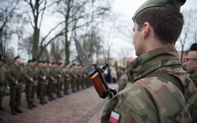 Cześć i chwała bohaterom