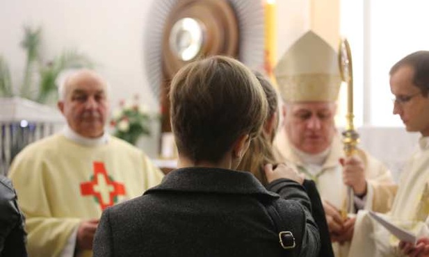 BP Greger udzielił młodzieży sakramentu bierzmowania