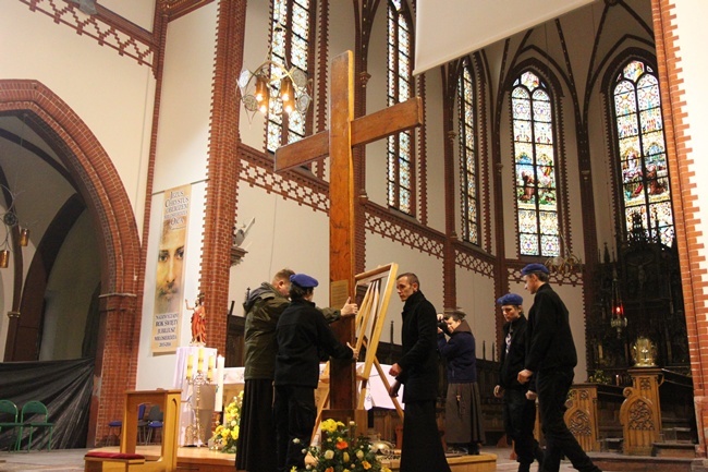 Symbole ŚDM w świetlicy "Tobiaszki" i kościele św. Antoniego
