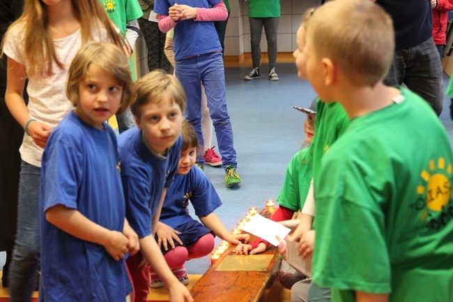 Symbole ŚDM w świetlicy "Tobiaszki" i kościele św. Antoniego