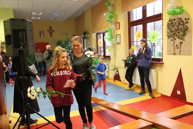 Symbole ŚDM w świetlicy "Tobiaszki" i kościele św. Antoniego