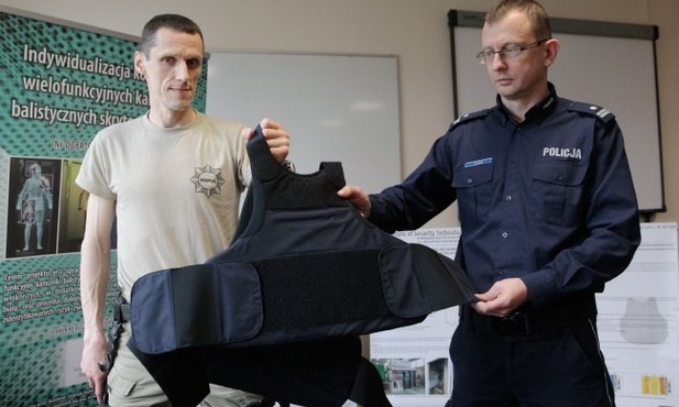 Testują w akcji kamizelkę "na miarę"