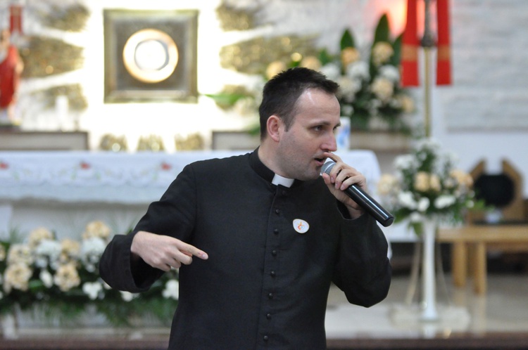 Ks. Bartczak w Męcinie