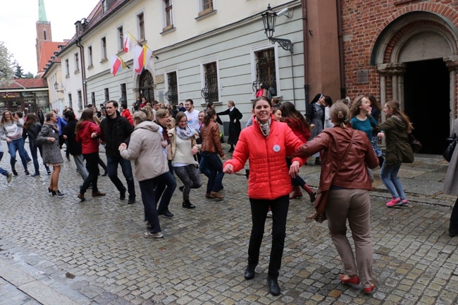 Taniec Miłosierdzia na Ostrowie Tumskim