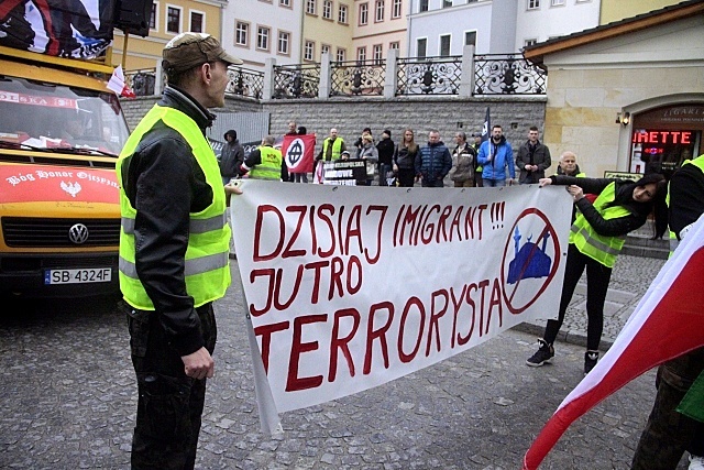 Manifestacja przeciwko imigrantom