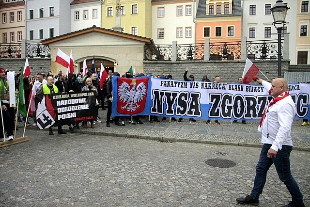 Manifestacja przeciwko imigrantom