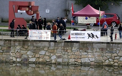 Manifestacja przeciwko imigrantom