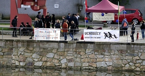 Manifestacja przeciwko imigrantom