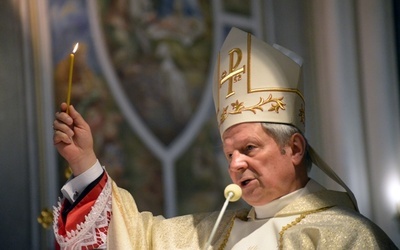 Bp Henryk Tomasik przewodniczył ceremonii odnowienia przyrzeczeń chrzcielnych