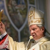 Bp Henryk Tomasik przewodniczył ceremonii odnowienia przyrzeczeń chrzcielnych