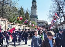  Uroczysty przemarsz z kaplicy Cudownego Obrazu