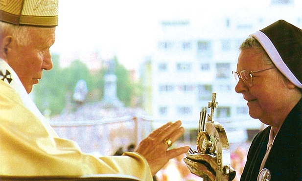Beatyfikacja Reginy Protmann odbyła się 13 czerwca 1999 r. w Warszawie, a Mszy św. przewodniczył papież Jan Paweł II 