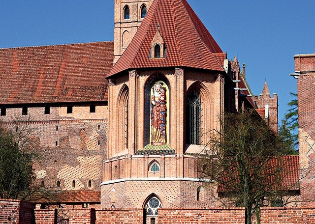  Malborska Madonna – zwana kolosem – mierzy prawie 8 metrów