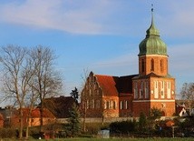    Miejscowy kościół w obecnym kształcie istnieje od około 110 lat