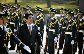 Premier Shinzo Abe zrywa z japońskim pacyfizmem