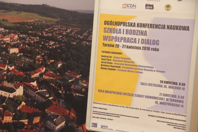 Dialog między szkołą a rodziną