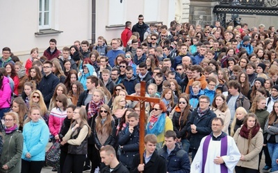 Maturzyści na Jasnej Górze - Droga Krzyżowa