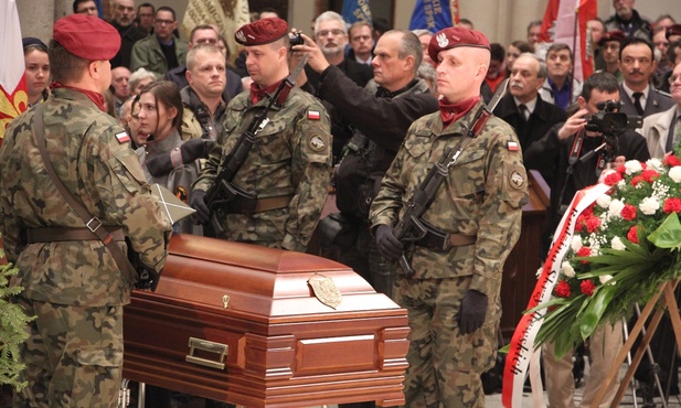 Uroczystości pogrzebowe ppłk. Zygmunta Szendzielarza w łódzkiej archikatedrze