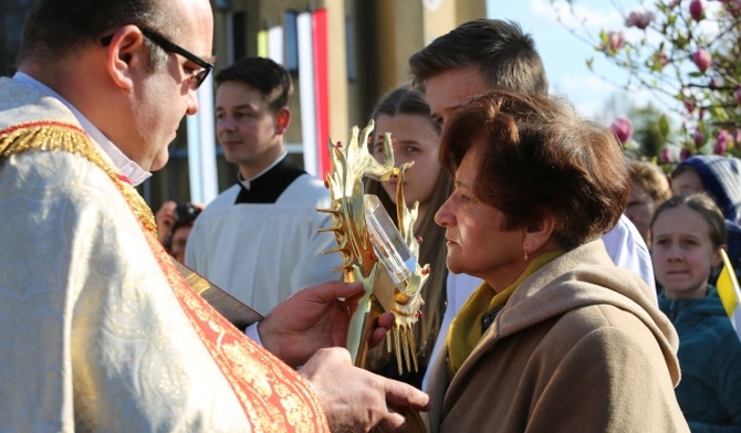 Wierni z czcią powitali obraz i relikwie apostołów Bożego Miłosierdzia