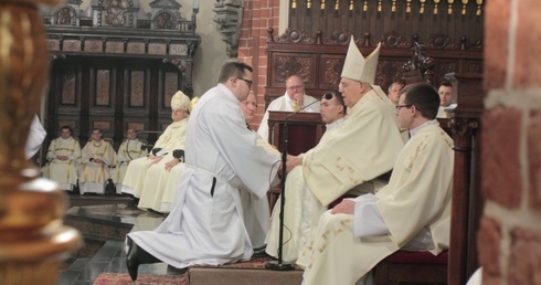 Nie dla kapłaństwa, lecz posługi...