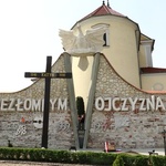 Odsłonięcie pomnika "Niezłomnym-Ojczyzna" w Morawicy