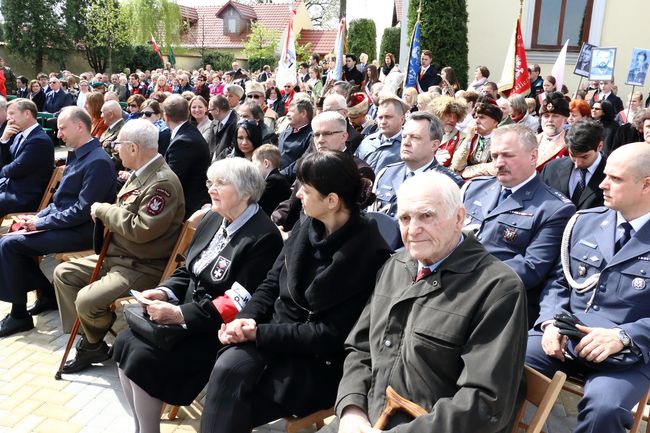 Odsłonięcie pomnika "Niezłomnym-Ojczyzna" w Morawicy