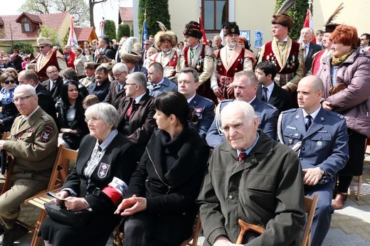 Odsłonięcie pomnika "Niezłomnym-Ojczyzna" w Morawicy