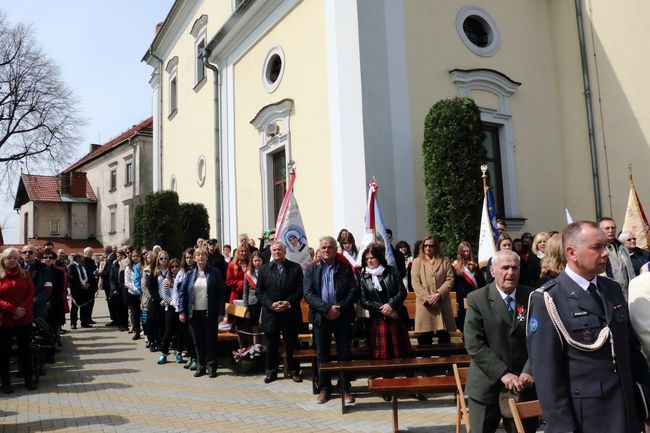 Odsłonięcie pomnika "Niezłomnym-Ojczyzna" w Morawicy