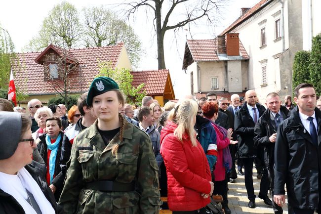 Odsłonięcie pomnika "Niezłomnym-Ojczyzna" w Morawicy