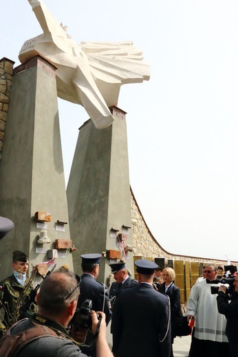 Odsłonięcie pomnika "Niezłomnym-Ojczyzna" w Morawicy