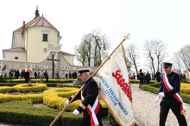 Odsłonięcie pomnika "Niezłomnym-Ojczyzna" w Morawicy