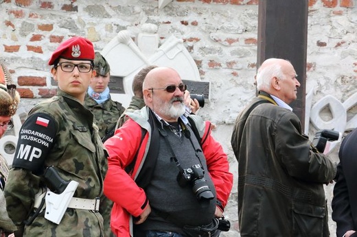 Odsłonięcie pomnika "Niezłomnym-Ojczyzna" w Morawicy