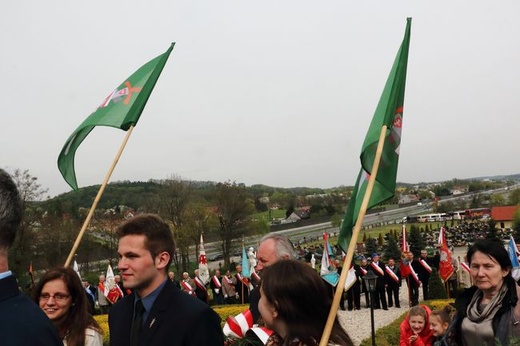 Odsłonięcie pomnika "Niezłomnym-Ojczyzna" w Morawicy