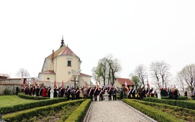 Odsłonięcie pomnika "Niezłomnym-Ojczyzna" w Morawicy